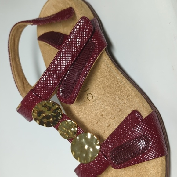 Vionic Farrah woven embossed burgundy sandals womans size 6.5 (wide) - Picture 15 of 16